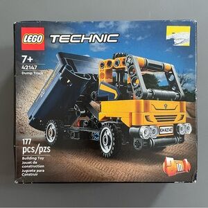 brand new- LEGO TECHNIC Dump Truck 42147